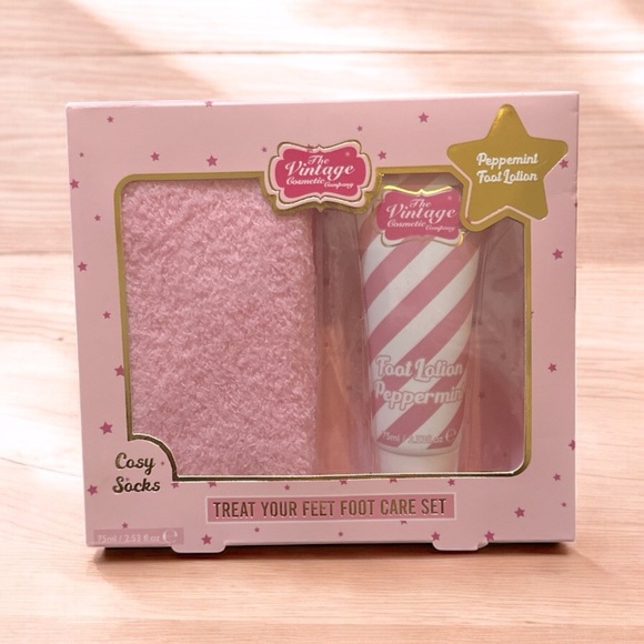 The Vintage Cosmetic Company Treat Your Feet Set | Peppermint Foot Care set - Picture 3 of 3